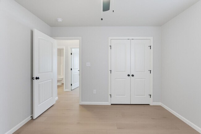 Building Photo - 5642 Abbey Rd