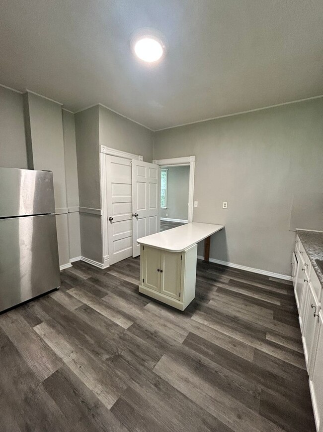 Building Photo - Beautiful Two Story Home on Scottdale