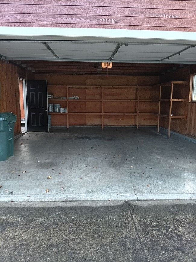 Building Photo - Country Living In The Independence Area Is...