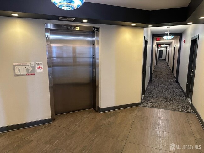 Building Photo - 101 Roosevelt Ave