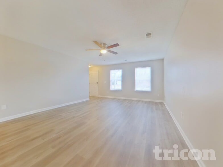 Building Photo - 558 Robins Egg Dr