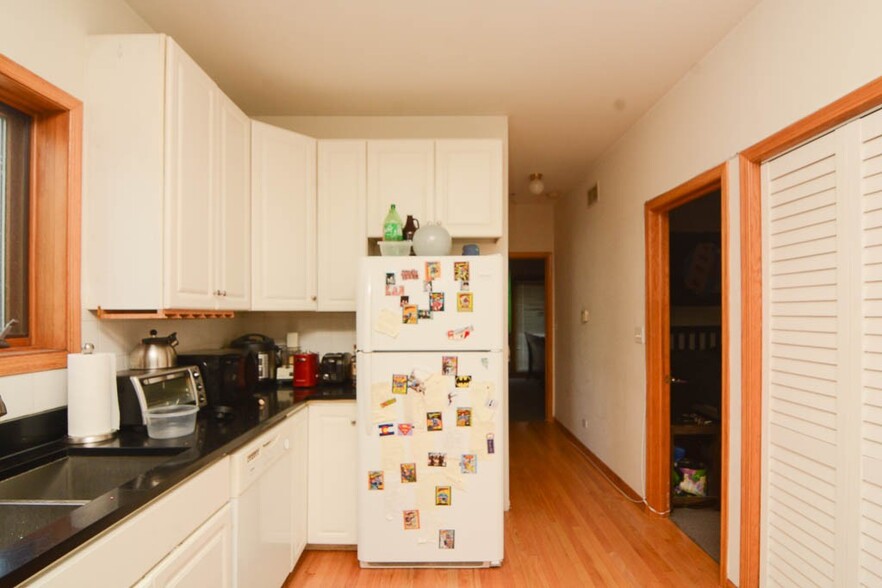 Building Photo - 1351 N Wolcott Ave