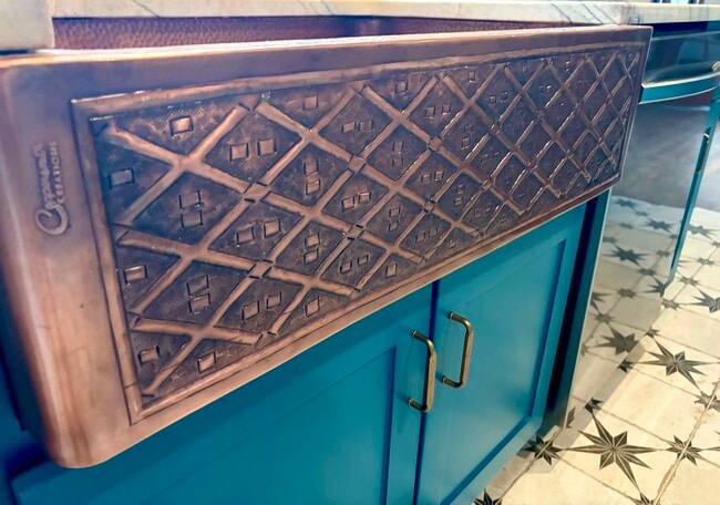 Artisanal Copper Apron sink 33" - 1939 Nelson Ave
