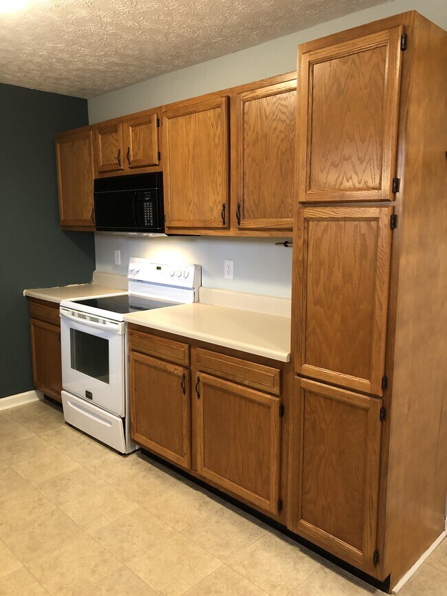 Building Photo - 5616 Jamaica Ln