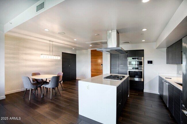 Building Photo - 200 W Portland St