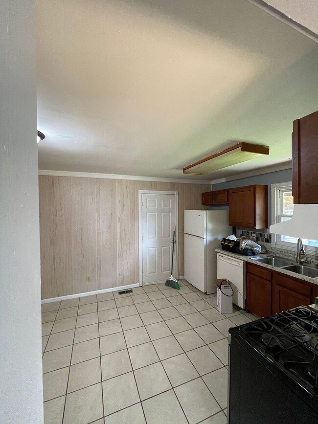 Building Photo - 5212 Bahia Dr