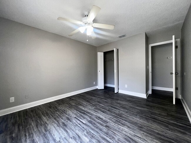 Building Photo - Remodeled 1st floor 2/2 Tradewinds Condo i...