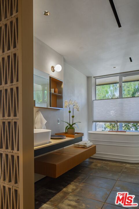 Building Photo - 5927 Busch Dr