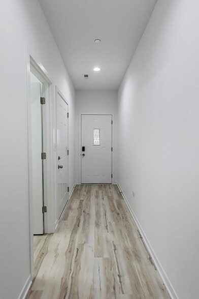 Building Photo - 1234 Gillespie Ln