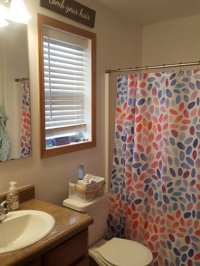 Building Photo - Now leasing for May 2026! FOUR BEDROOM AND...