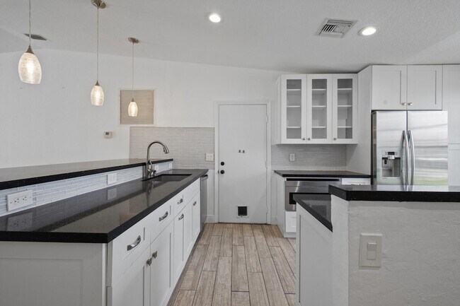 Building Photo - 3800 Miramontes Cir