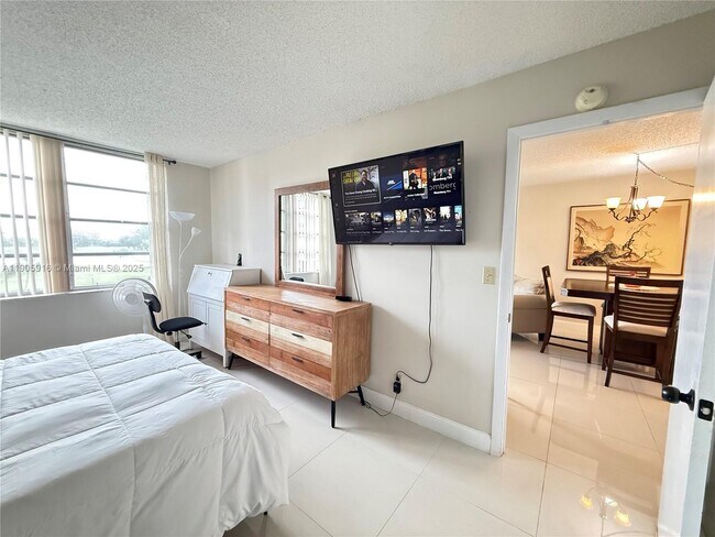 Building Photo - 8900 Washington St