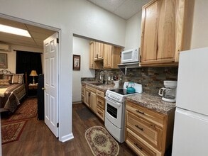 Building Photo - Furnished Short Term or Extended Stay Corporate Vacation Apartment