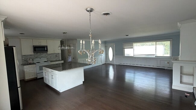 Building Photo - Move-In Ready 3-Bed, 2.5-Bath Home with a Beautiful Big Yard in Peaceful Jackson, NJ
