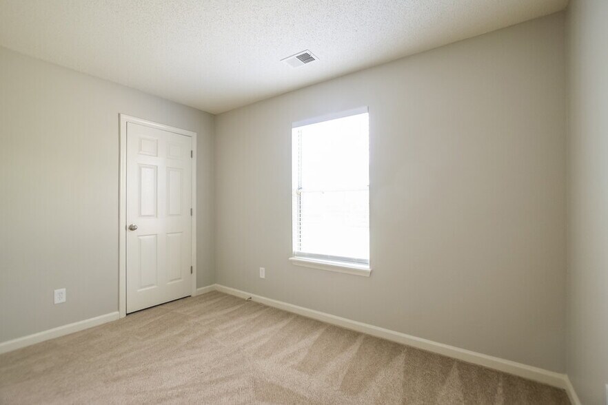 Building Photo - 2158 Denson Ln S W