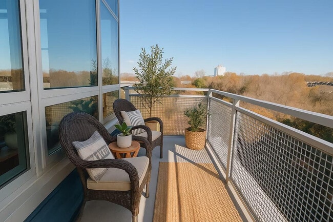 Building Photo - 1605 Anderson Rd