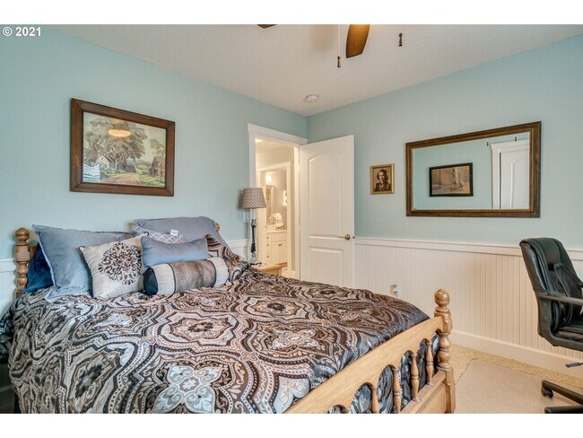 Building Photo - Charming One Level Custom Home
