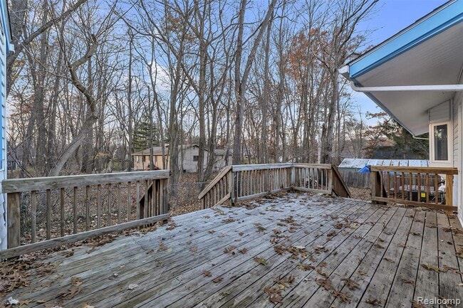 Building Photo - 8165 Leonard Dr