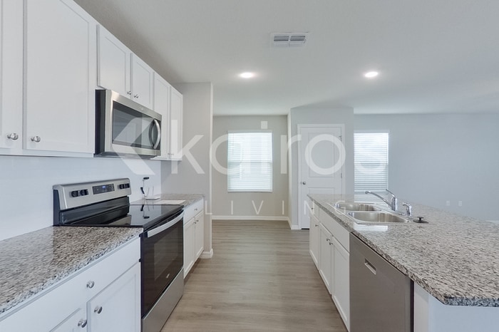 Building Photo - 8647 SW 43rd Ter