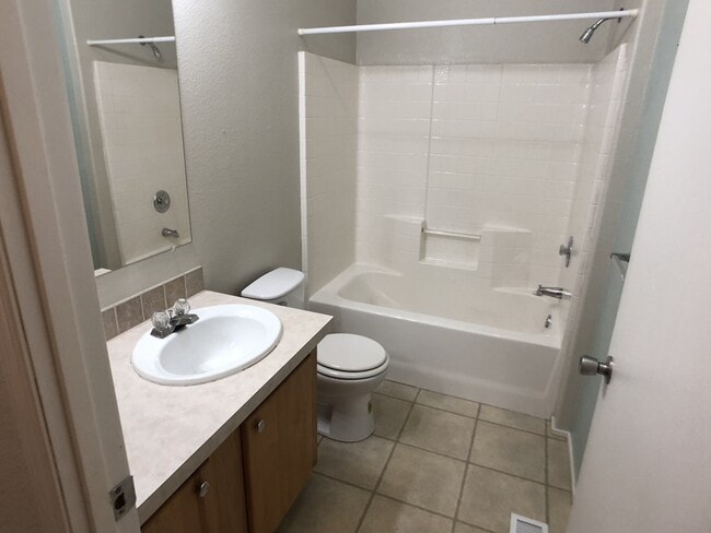 Building Photo - Beautiful and Convenient Turner Location!
