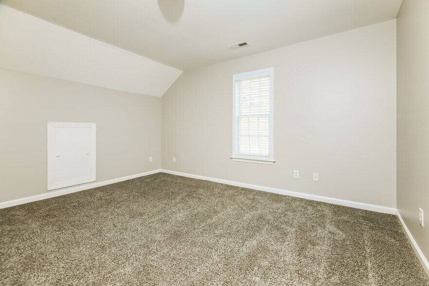 Building Photo - 141 Hutson Ln