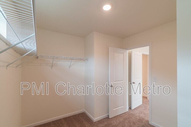 Building Photo - 7139 Bentz St