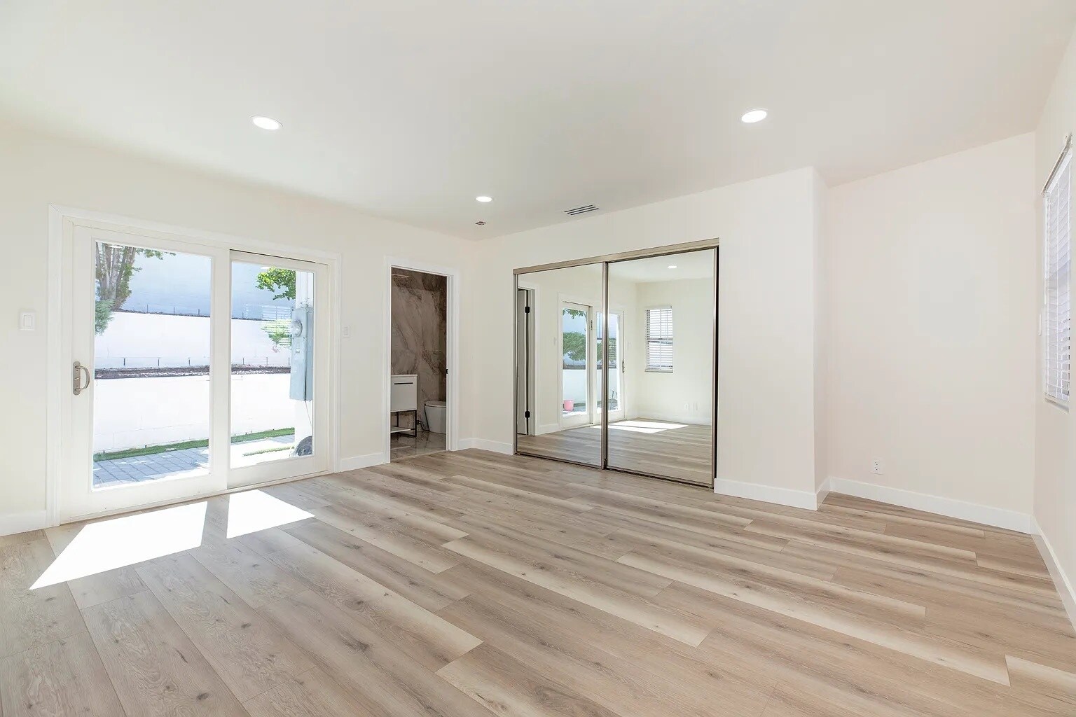Building Photo - 11110 Odell Ave