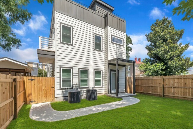 Building Photo - *Modern Construction Luxury Townhome - Downtown Raleigh*