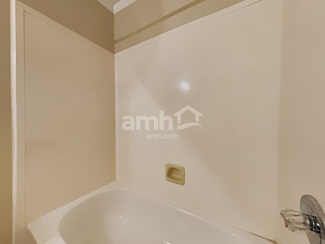 Building Photo - 9997 Woodland Grove Dr