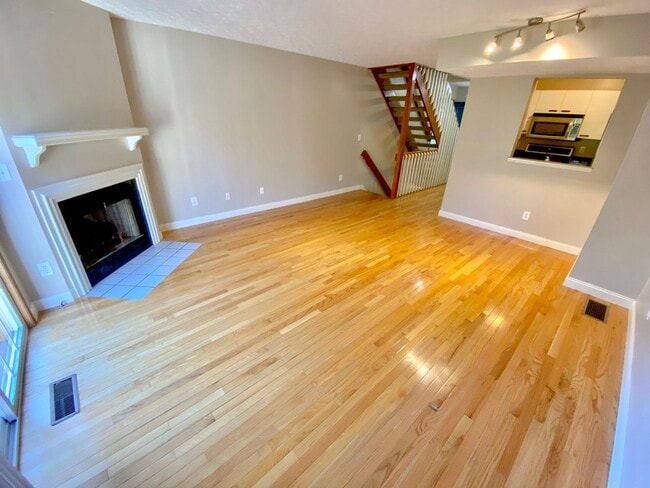 Building Photo - Beautiful Bethel Commons Condo For Rent In Dublin Schools