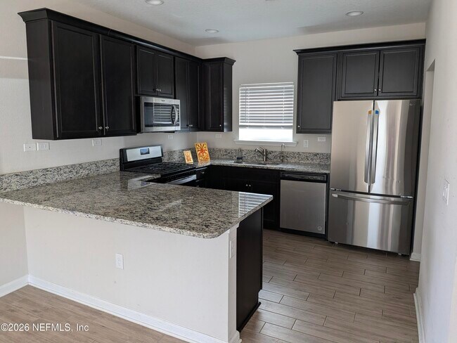 Building Photo - 100 Golden Fern Dr