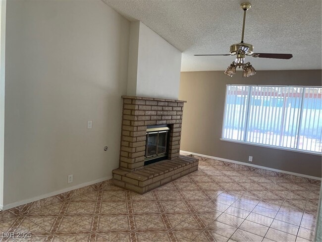 Building Photo - 716 Round Table Dr