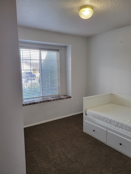 Building Photo - 11693 W Trinity Ave