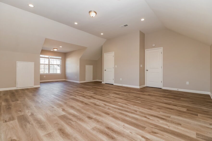 Building Photo - 7210 Mahogany Dr