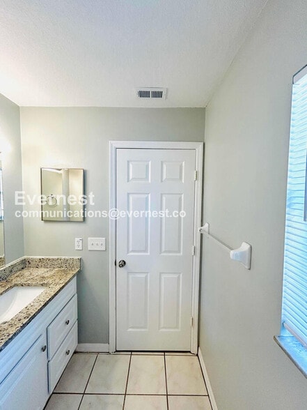 Building Photo - 3706 N Garrison St