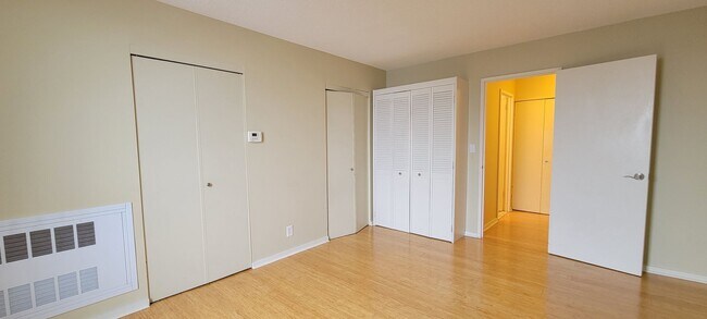 Building Photo - Top floor unit with a stunning open view! Walk to Longwood!