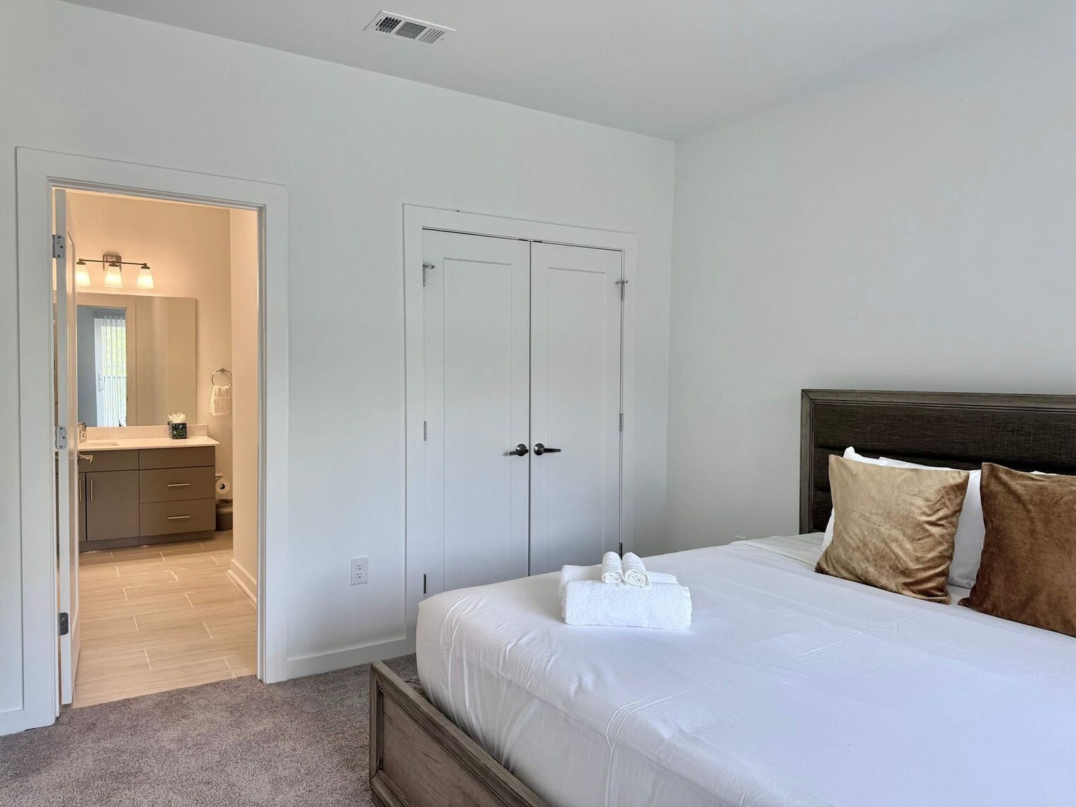 Building Photo - 525 Parkway Dr NE