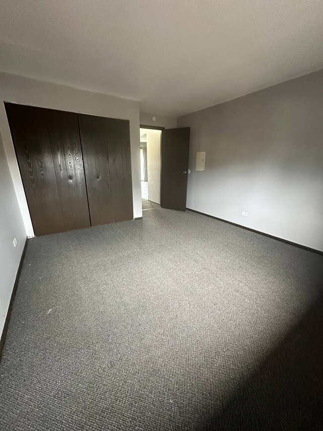 Building Photo - 14803 Kilpatrick Ave