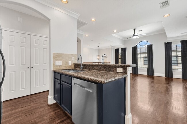 Building Photo - 1320 Studer St