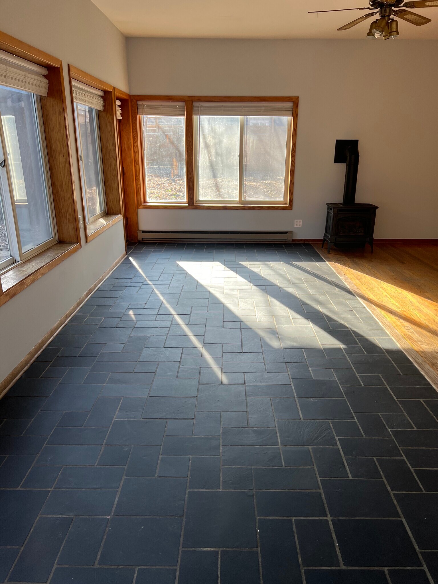 Building Photo - 114 Bedford St SE