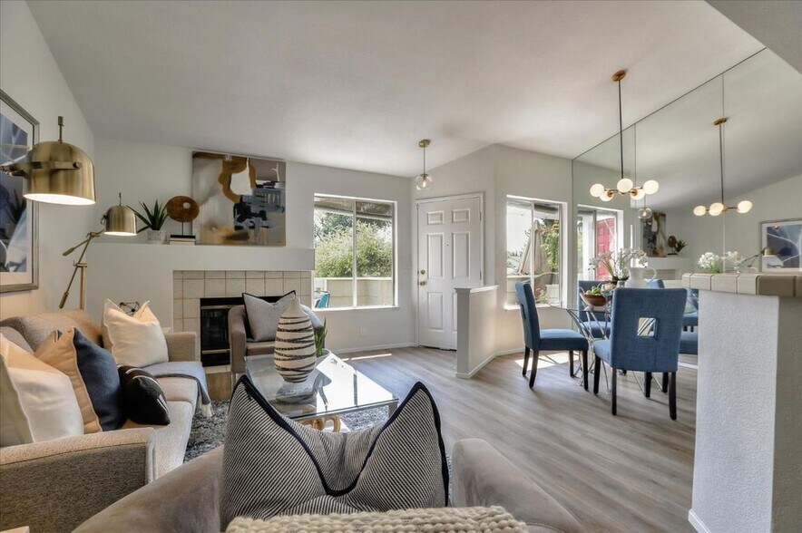 Building Photo - 90 Cherry Ridge Ln