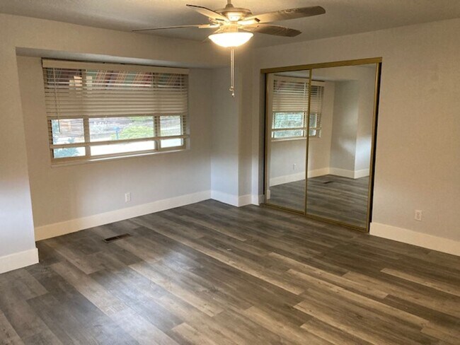 Building Photo - 1501 E Shenandoah Ct