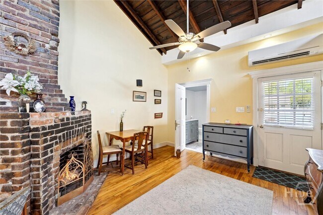 Building Photo - 526 E Charlton St