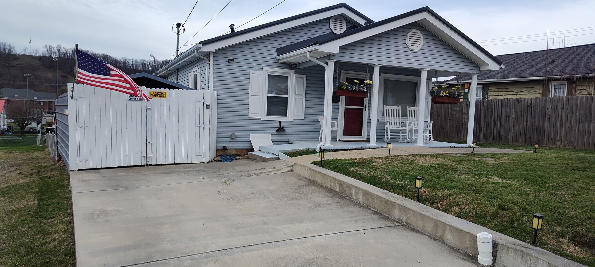 Building Photo - 113 Bettie St