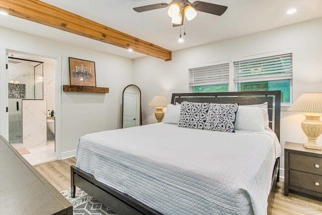 Building Photo - 814 W Gonzalez St