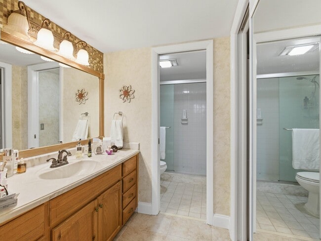 Building Photo - 911 Gardenia Dr