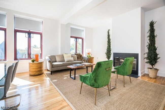 Building Photo - 85 Park Ave