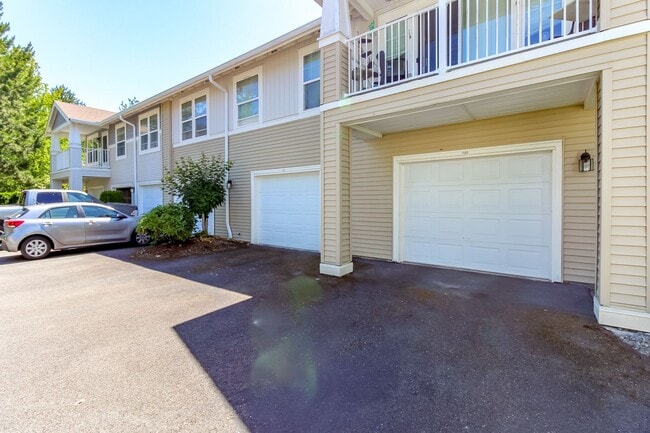 Building Photo - Low maintenance condo living in DuPont