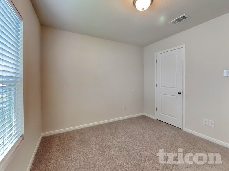 Building Photo - 10126 Cerritos dr