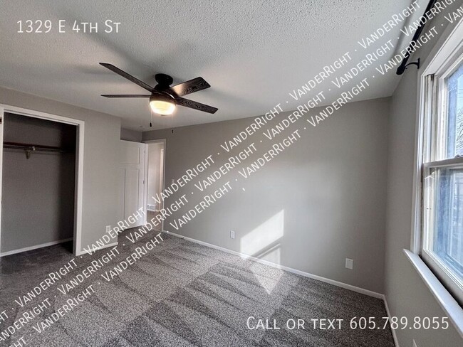 Building Photo - 1329 E 4th St